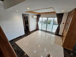 robin-close photo thumbnail #7